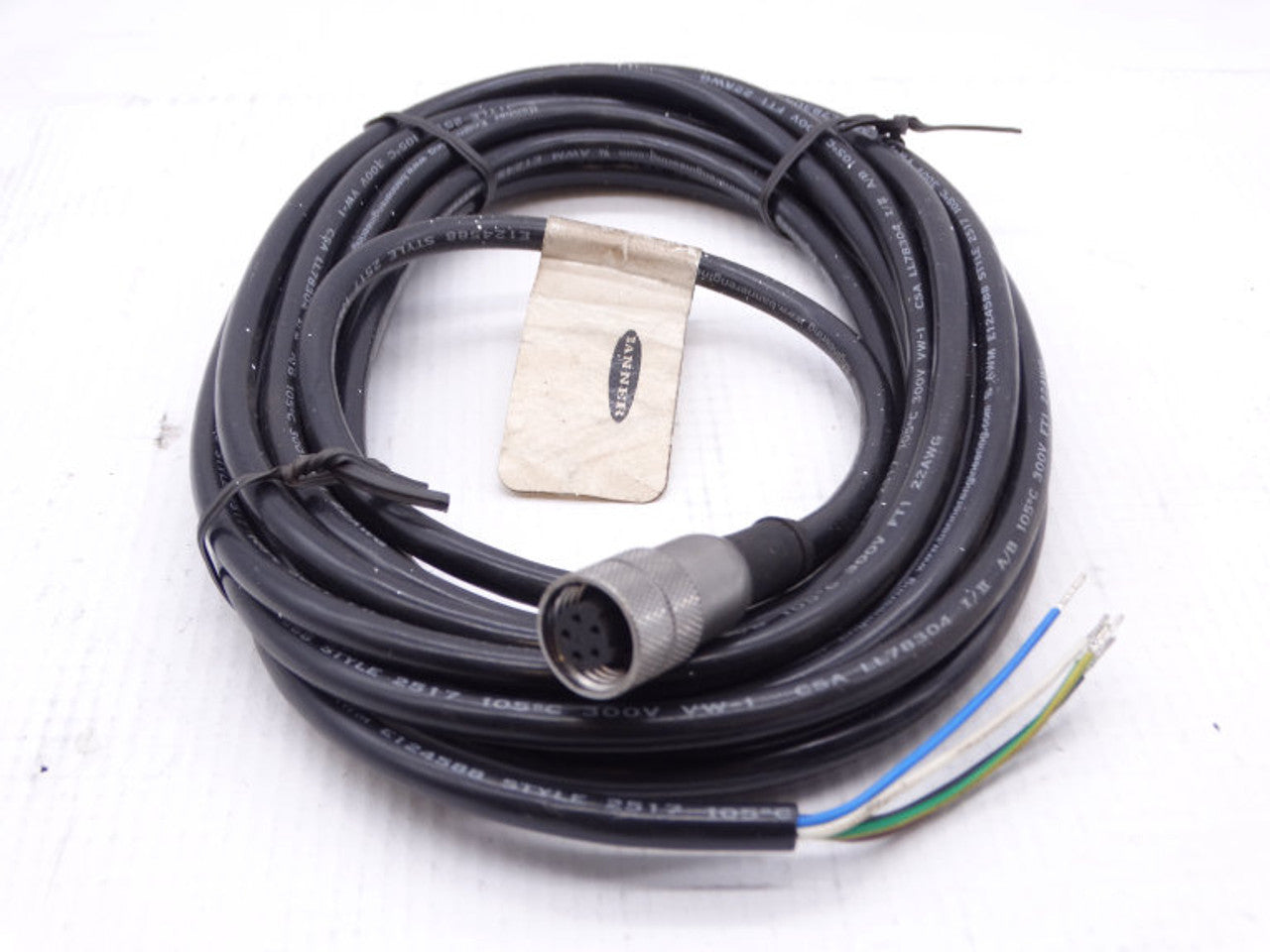 MQDC-515 Cable: MICRO de un solo extremo; código C hembra recto de 5 pines; revestimiento de PVC negro de 5 x 22 de 5 m (16,4 pies); tuerca de acoplamiento de latón niquelado; 30623