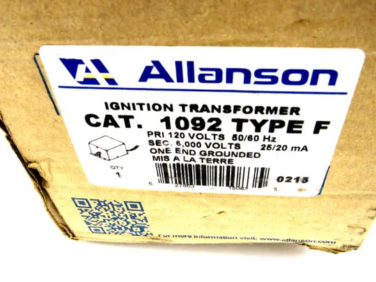 Una caja de cartón con el 1092 type f transformador de encendido ferromagnético 1092-f: 120V primaria, 6,000V secundaria, 50/60Hz, 25/20mA—una fuente confiable para aplicaciones de gas.