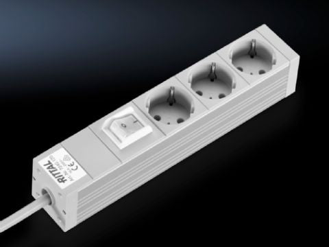 7240120 Regleta de enchufes en el canal de aluminio